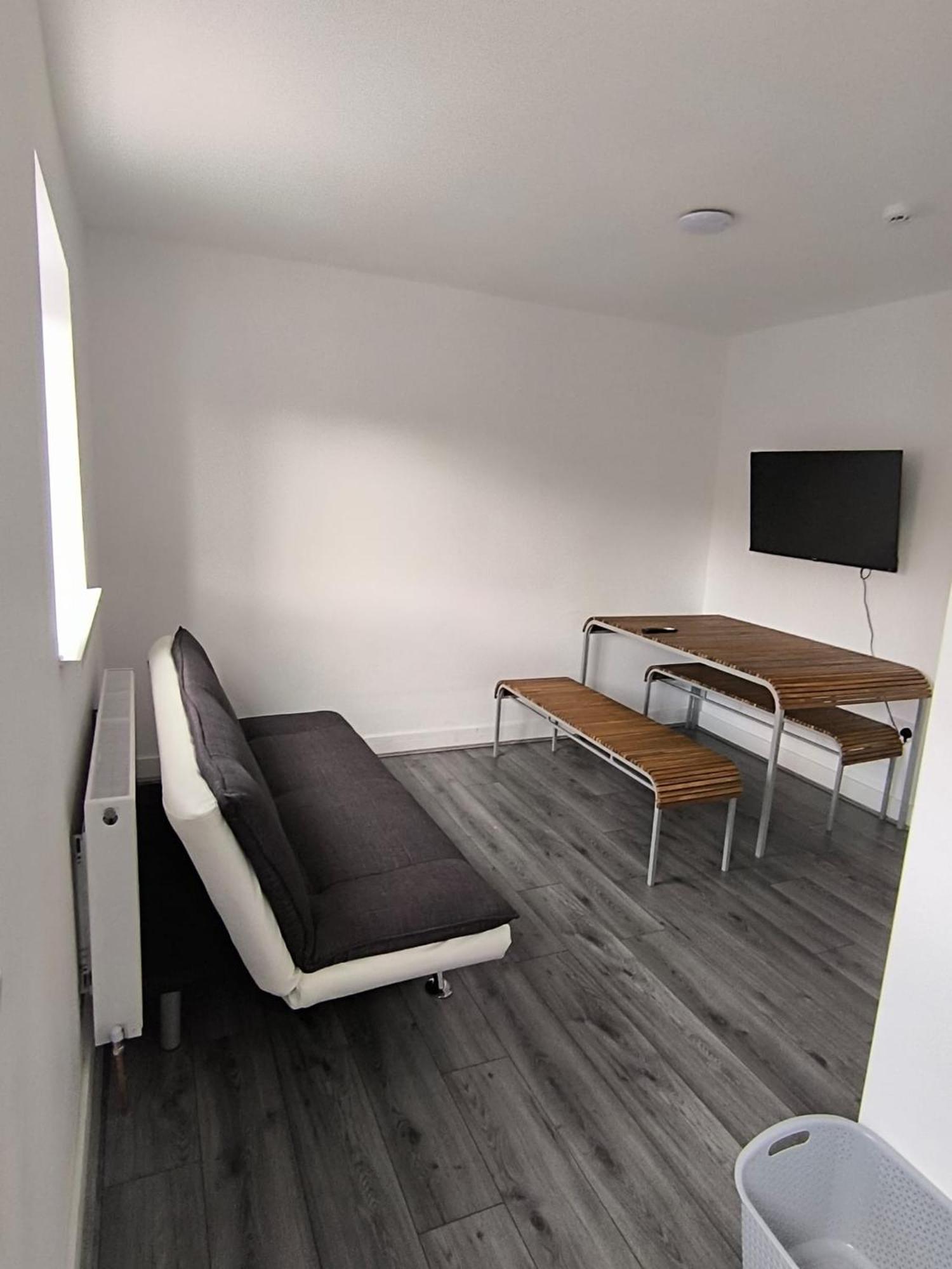 Spacious Full Home - Perfect For Families & Groups Oldbury  Bagian luar foto
